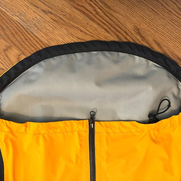 women’s small cycling jacket - Picture 5 of 9